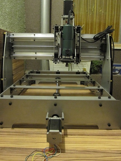 用SolidWorks设计的3轴CNC模型