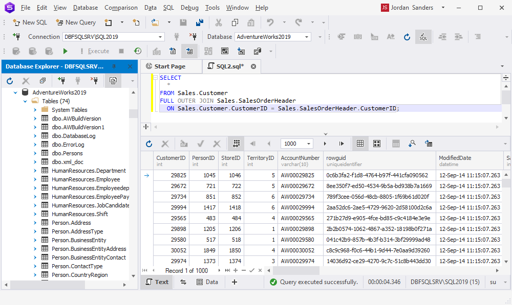 在 dbForge Studio for SQL Server 中运行的 ChatGPT 生成的 FULL OUTER JOIN